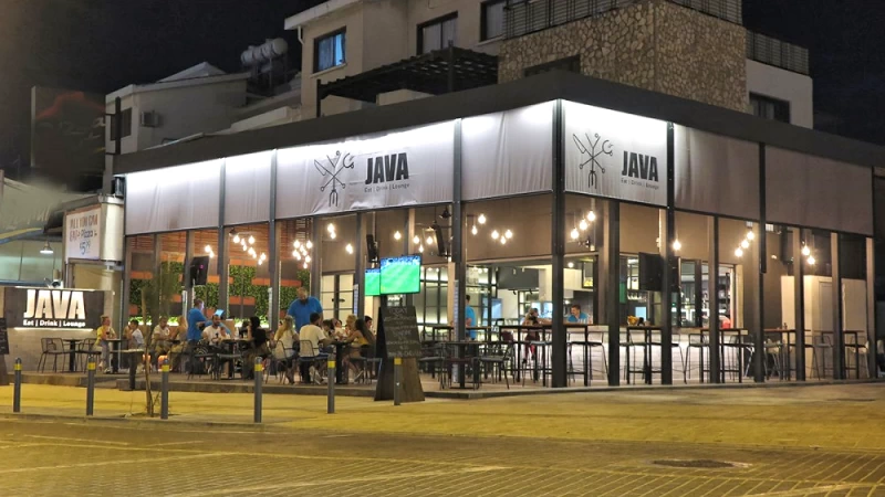 Java Lounge in Pernera at night